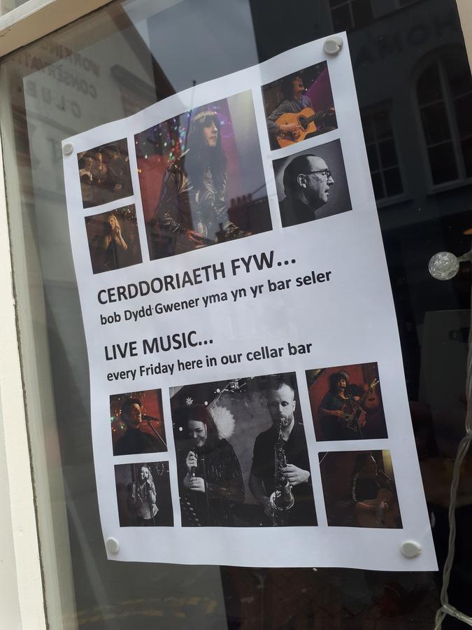 Ty Glyndwr Bunkhouse, Bar And Cafe Hostel Caernarfon Exterior foto